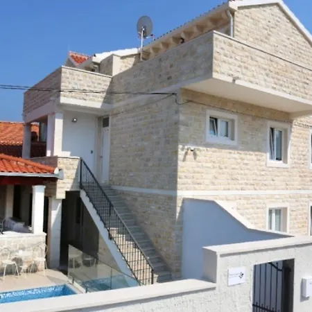 Boutique - With Pool Guest house *