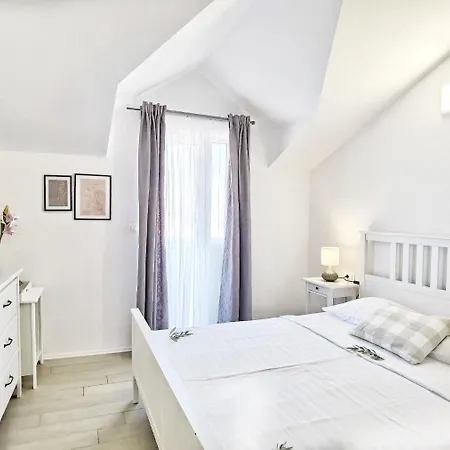Guest house Boutique - With Pool Supetar