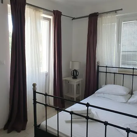 Guest house Boutique - With Pool Supetar