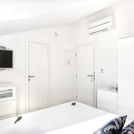 Room Boutique Rooms 2*